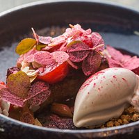 PAIN PERDU
Plum compote, caramel, tonka bean ice cream