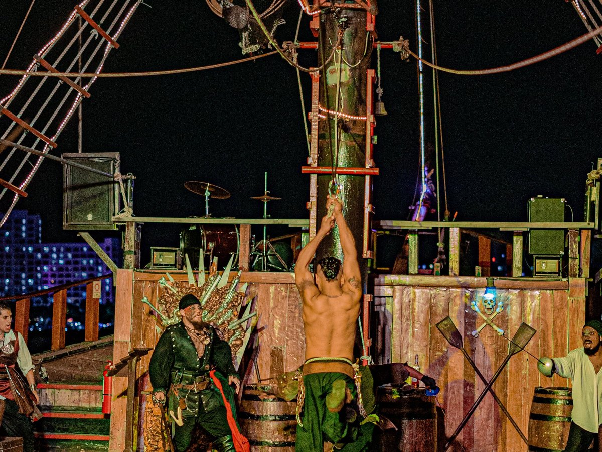 Cancun Jolly Roger Pirate Ship Night Show Including Dinner 2024