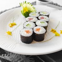 MAKI MIX, DE SALMÓN, ATÚN ROJO, PALTA Y PEPINO