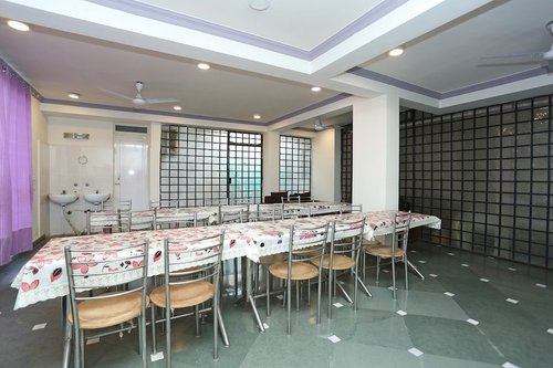 OYO 7785 NOIDA CASTLE - Hotel Reviews (India)