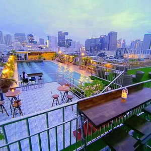 Witchuwan Apartel in Bangkok, image may contain: City, Terrace, Urban