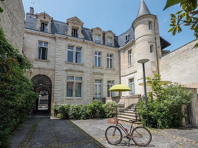 les lumières féeriques!! - Picture of Cabaret Le Diamant Rose, Bordeaux -  Tripadvisor