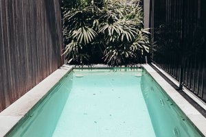 Pool & Beach