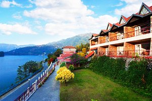 Neelesh Inn - Luxury on the Lake in Bhimtal