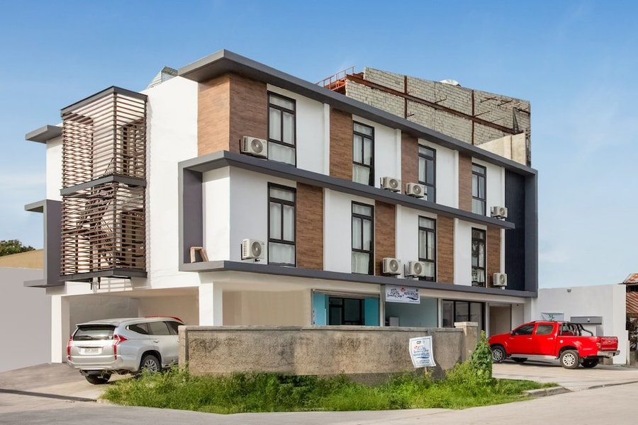 OYO 406 ROYAL PARC INN SUITES  18     2  4    Prices Reviews