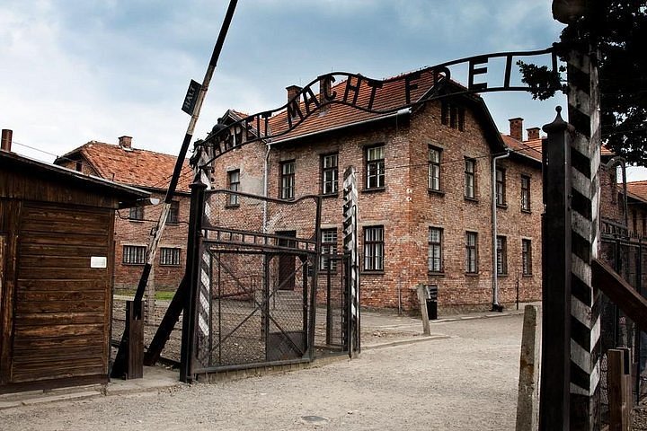 14 июня 1940 года в концлагерь Освенцим была доставлена первая партия заключенны