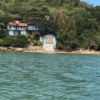 A praia do Porto da Vó, na baia de Zimbros próximo a Praia da Tainha