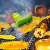 Ofrecemos productos de Primera Calidad a la Parrilla como vegetales del Huerto.
