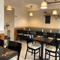 Le petit restaurant Bibimbaps 78 au Pecq : salle d'env. 25 à 30 personnes.