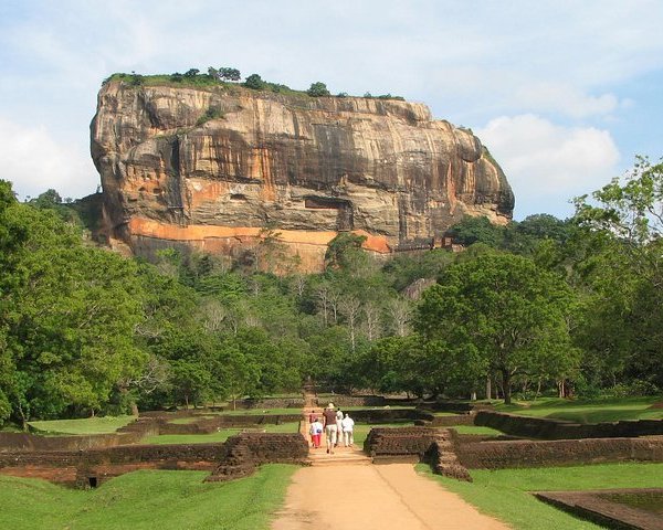 PIDURANGALA ROYAL CAVE TEMPLE (Dambulla) - What to Know BEFORE You Go