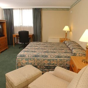 Two bedroom suite, bedroom view. Rooms for rent in Des Moines, Iowa.