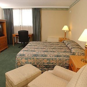 Two bedroom suite, bedroom view. Rooms for rent in Des Moines, Iowa.