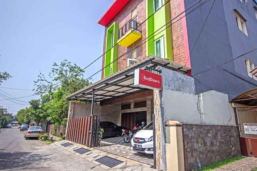 REDDOORZ NEAR TRANS STUDIO MALL 2 - Prices & B&B Reviews (Bandung ...