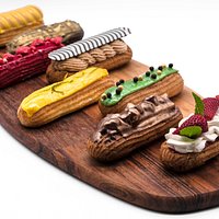Planche d'éclairs sucrés