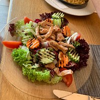 Salat mit Geflügelstreifen