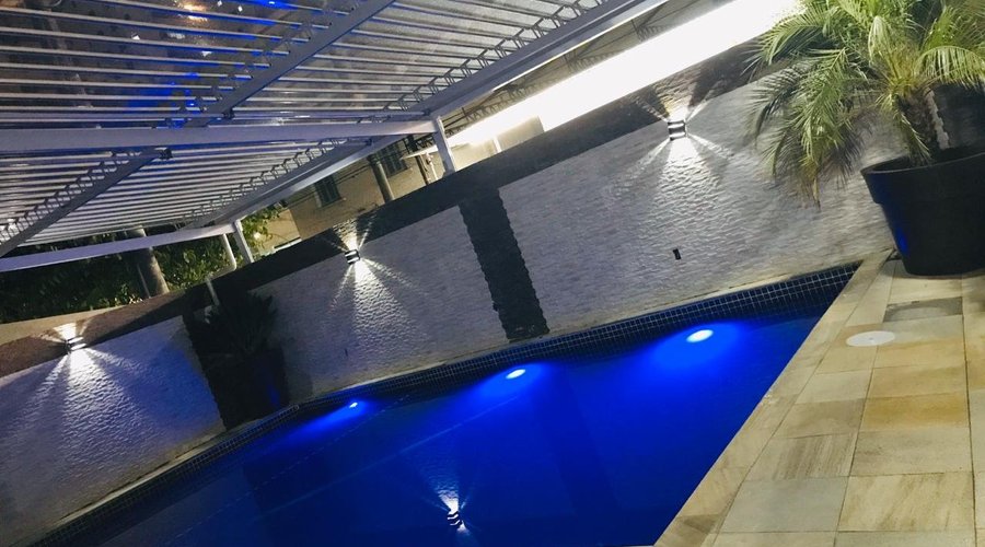 Piscina coberta e climatizada