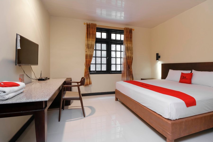 Reddoorz Plus Near Halim Perdanakusuma 2 Jakarta Indonesia Ulasan Perbandingan Harga Losmen Khusus Tripadvisor