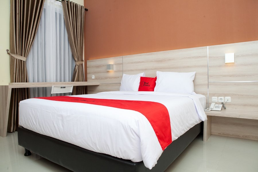 REDDOORZ PLUS NEAR PASUNDAN UNIVERSITY - Prices & Specialty Inn Reviews ...