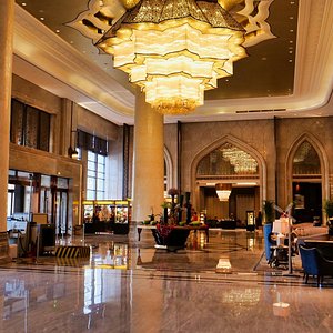 Wanda Vista Hotel - Large Lobby Area