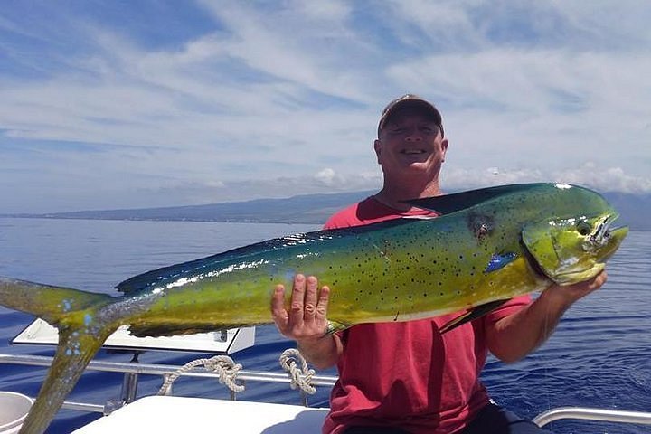 It took a village to catch my first kayak ono - Hawaii Nearshore Fishing