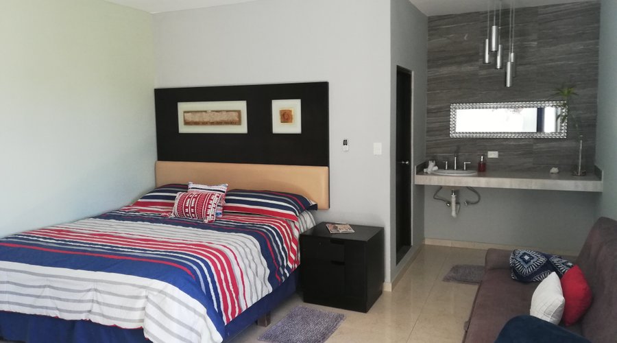 Habitacion doble cama matrimonial con sofa individual