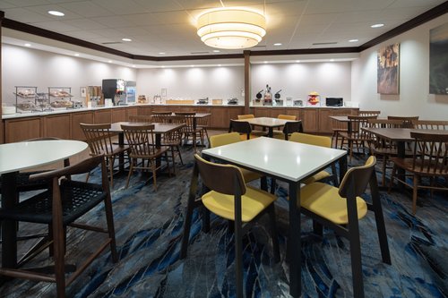 FAIRFIELD INN & SUITES SEATTLE BREMERTON $157 ($̶1̶6̶8̶) - Prices ...