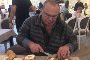 تناول الطعام