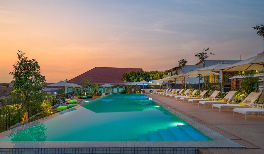 Second rooftop pool
