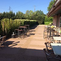 Entrée et Terrasse du Club House du Bas Rhône...