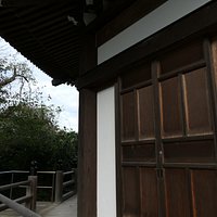 中には親鸞聖人の像を安置しているそうですが公開はされて無いようでした。