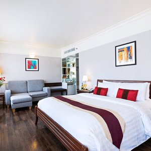 Le Siam Hôtel in Bangkok, image may contain: Home Decor, Cushion, Furniture, Bed