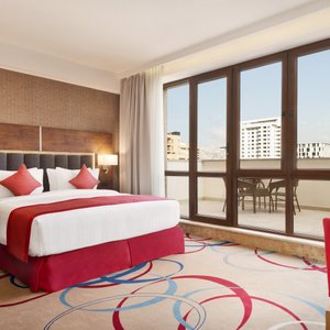  1 King Bed With Balcony