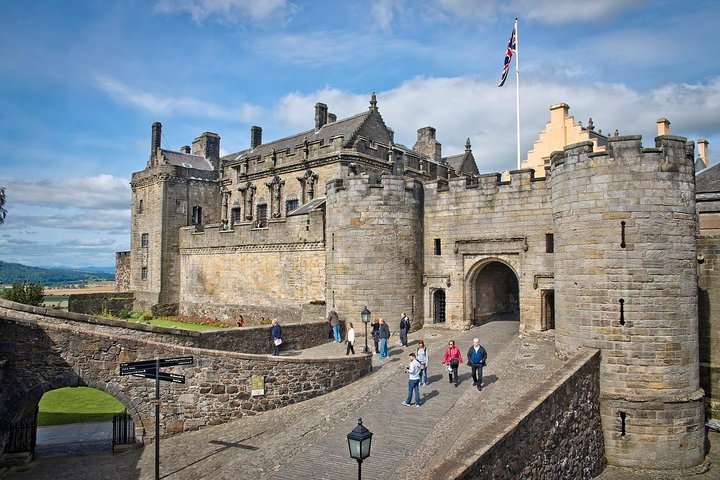 2023 Stirling Castle, The Trossachs And Hairy Coo's - Reserve Now