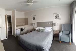 Room & Suite