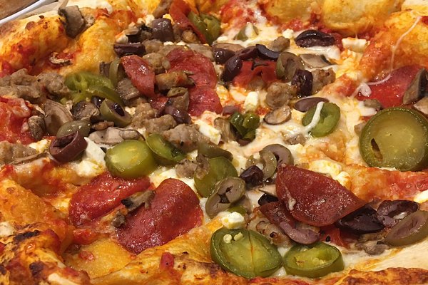 Papa Luigi's 'Milwaukee-Style Pizza' a Destination in Cudahy