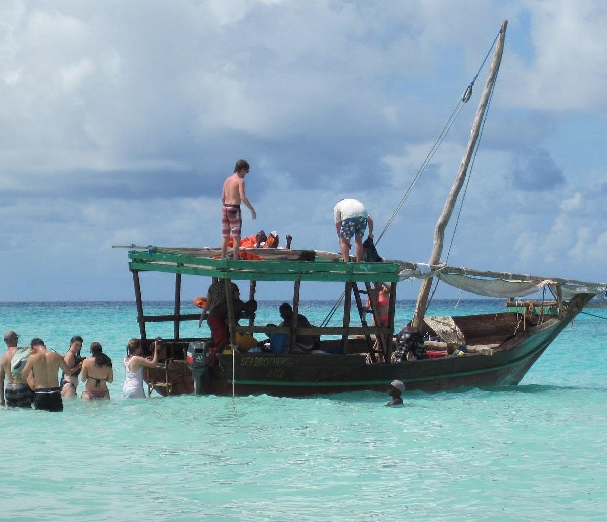 saving tour zanzibar