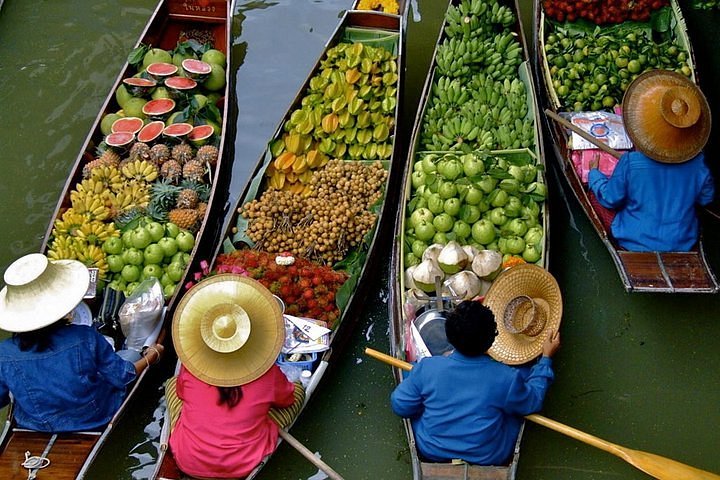 Iconsiam,Thailand -Oct 30,2019: People Can Seen Having Their Meal At  Iconsiam Shopping Mall,it Is Offers High-end Brands, An Indoor Floating  Market, Exhibition Space, And Beautiful Riverside Location Stock Photo,  Picture and Royalty