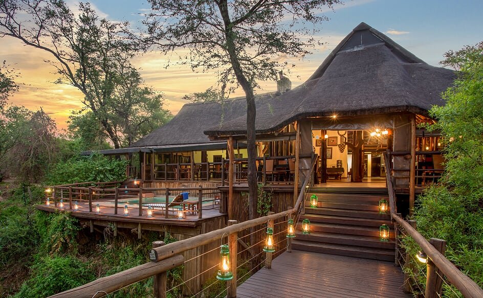 MADIKWE RIVER LODGE   Main Building 