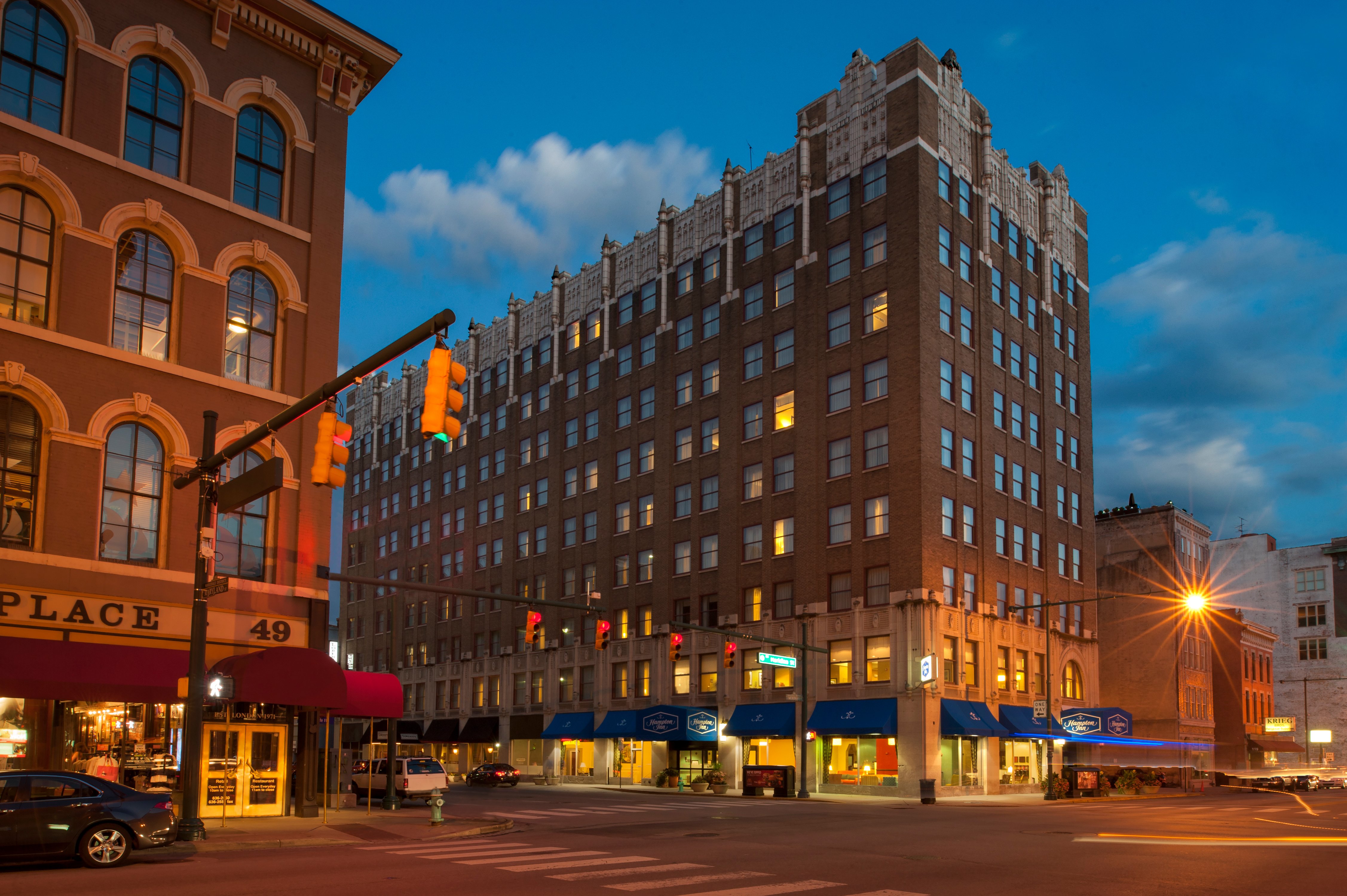 HAMPTON INN INDIANAPOLIS DOWNTOWN ACROSS FROM CIRCLE CENTRE