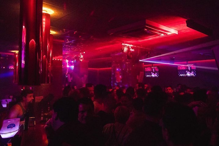 Purple, noul club gay - Accept Romania