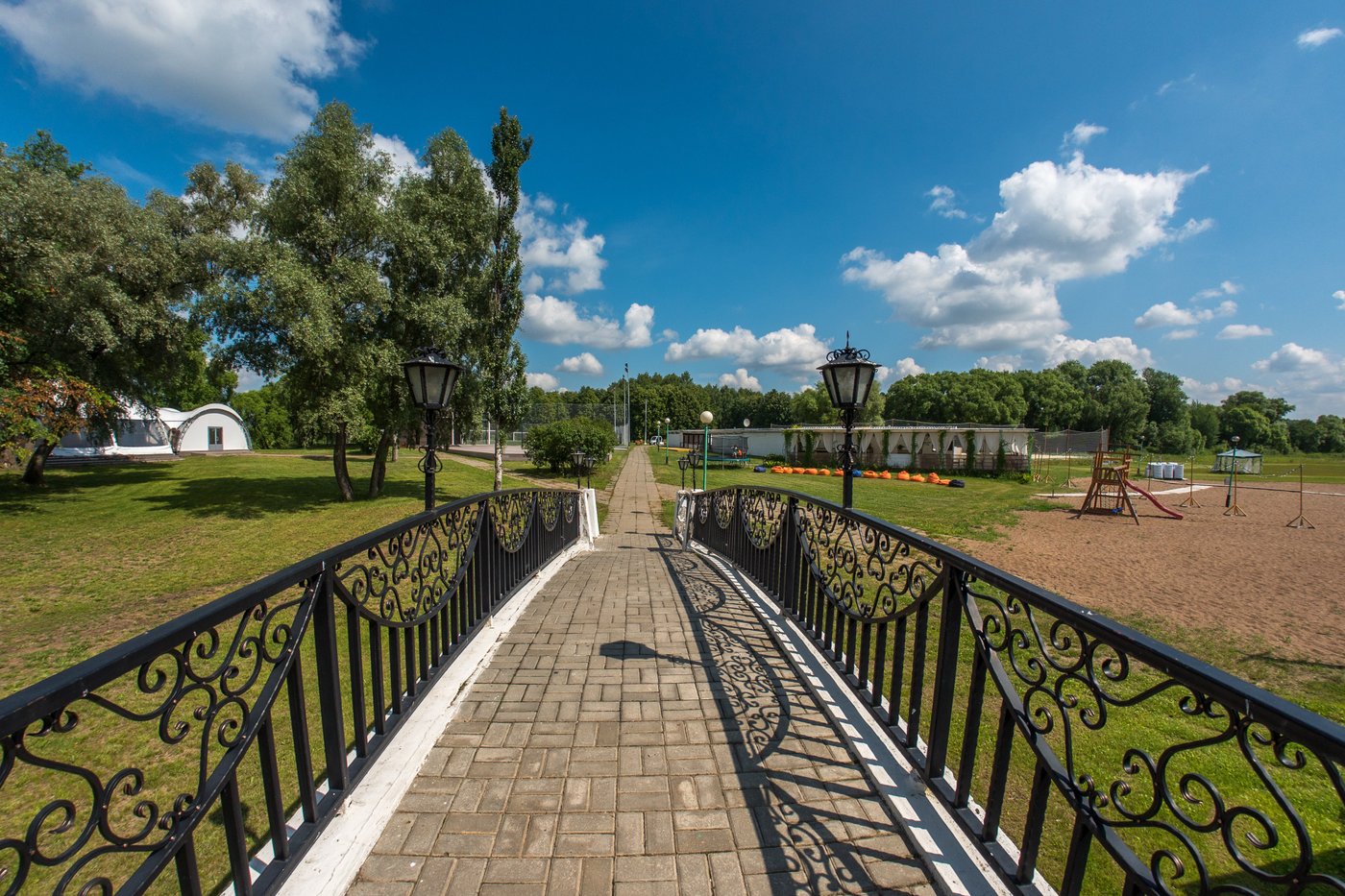 Петрово дальнее. Петровский берег площадка. Петрово-Дальнее пансионат пляж. Петрово-Дальнее парк. Пансионат Петровский берег.