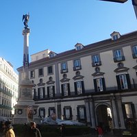 Palazzo Calabritto, Piazza dei Martiri, Неаполь, январь.