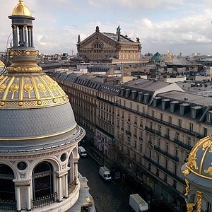 Paris : In the midst of global economic turbulence, the Galeries Lafayette  department store on the Avenue des Champs-Élysées is struggling - Luxus Plus