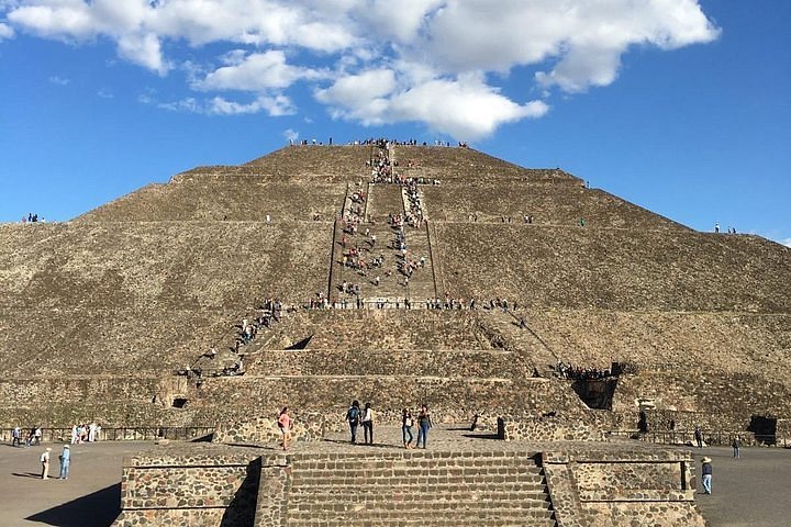 2023 Tour Pyramids of Teotihuacán and Basilica of Guadalupe.