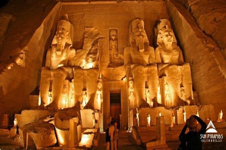 アブシンベルの昼と夜』アブ・シンベル(エジプト)の旅行記