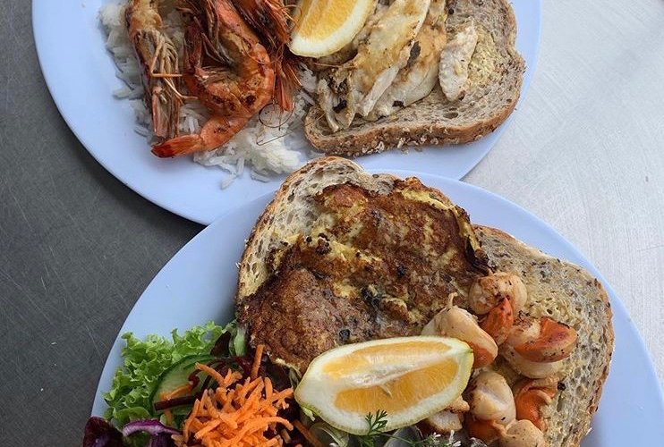 Seafood platter which is good for 2-4people 