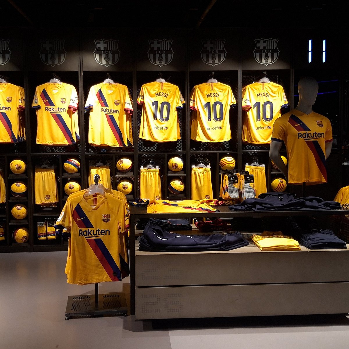 op vakantie Blind Diagnostiseren FC Barcelona Official Store - Camp Nou - All You Need to Know BEFORE You Go