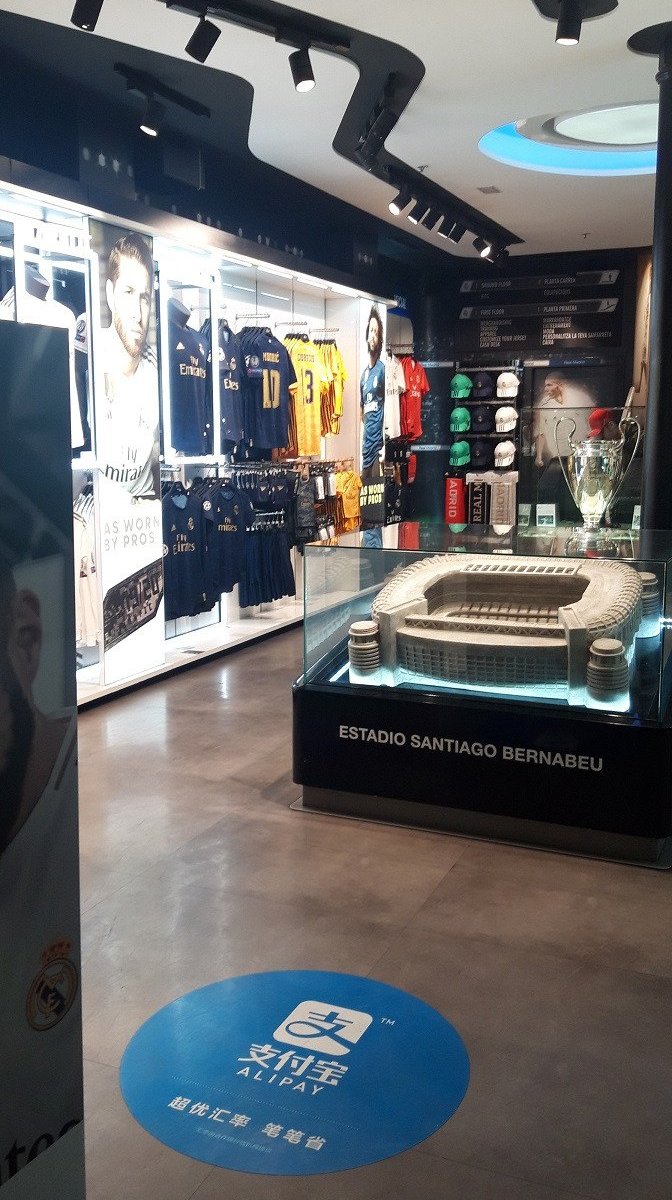 Tienda oficial real madrid en barcelona