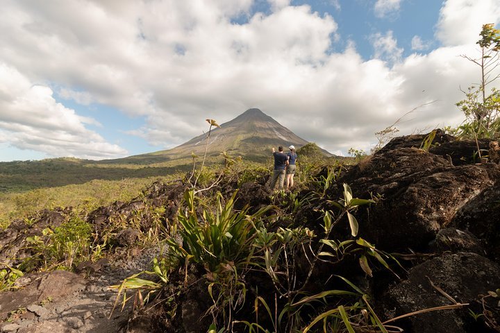 Arenal volcano hike top tour