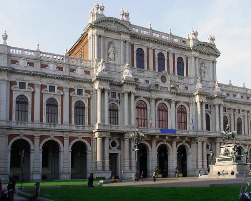 From Turin: La Venaria Reale Private Tour with Entry Ticket